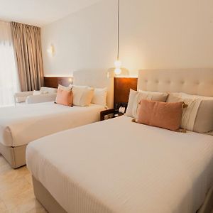 Suite Junior con Vistas a la Piscina